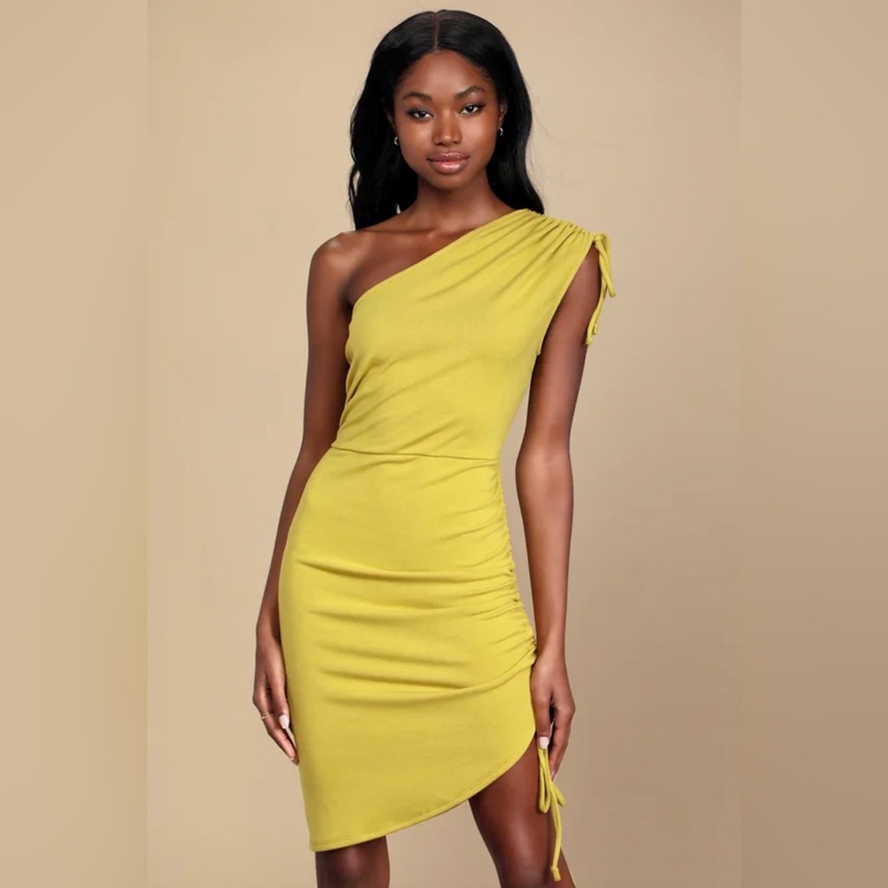 NWT - Lulu’s Ruched One Shoulder MIDI Dress - Size XL - Mustard Yellow